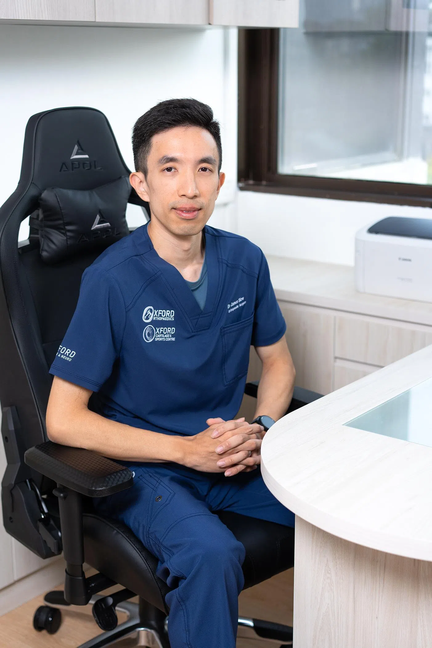 萧伟轩医生说，若关节炎症状影响日常活动，或自我管理后疼痛僵硬未改善，应考虑及早求医。（受访者提供）