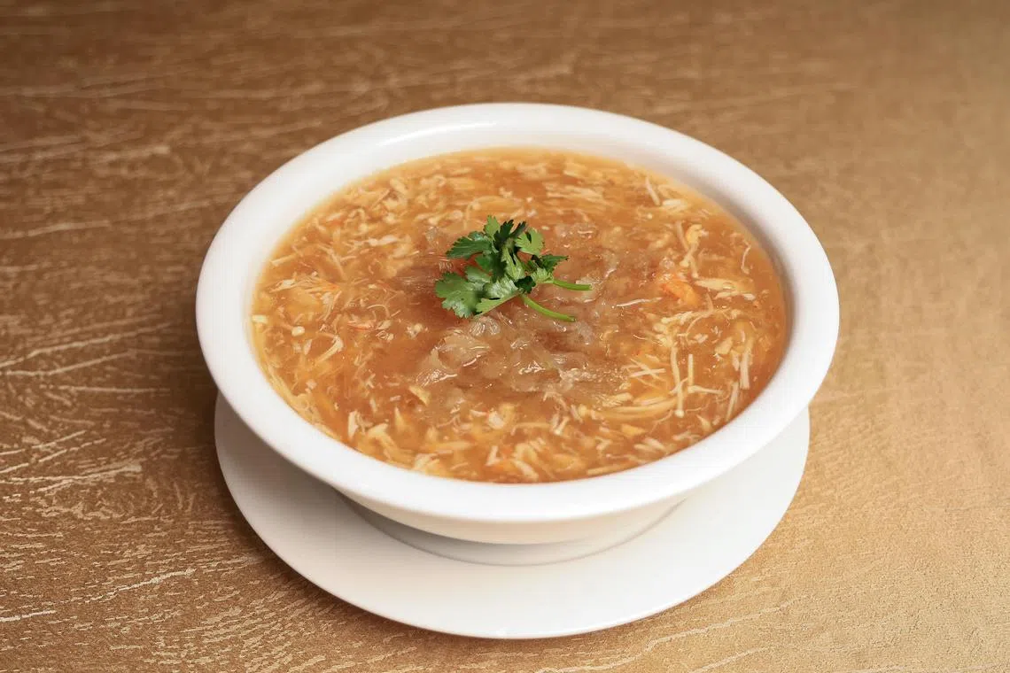 千禧集团的新春团圆饭套餐菜肴，有干贝蟹肉鱼翅。（吴先邦摄）