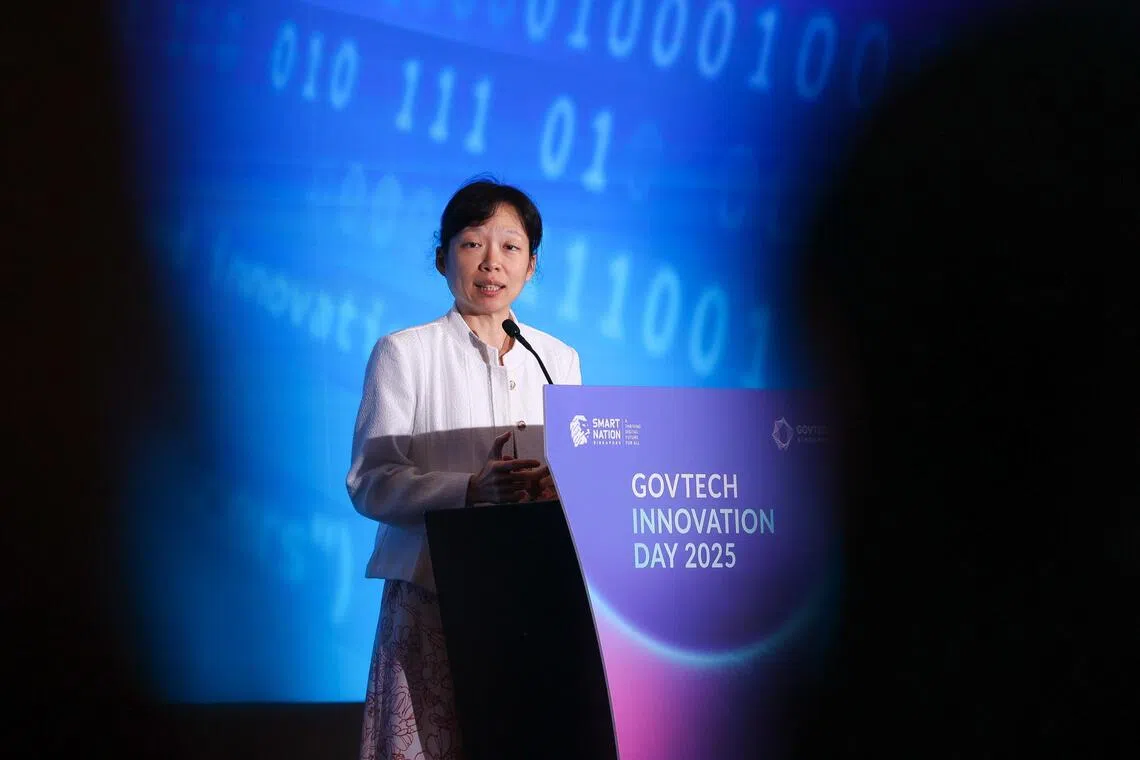 数码发展及新闻部兼教育部政务部长刘洁敏，11月13日在滨海湾金沙会展中心举行的政府科技创新日上，呼吁公共服务领域勇于推陈出新，善于使用新技术。（张俊杰摄）
