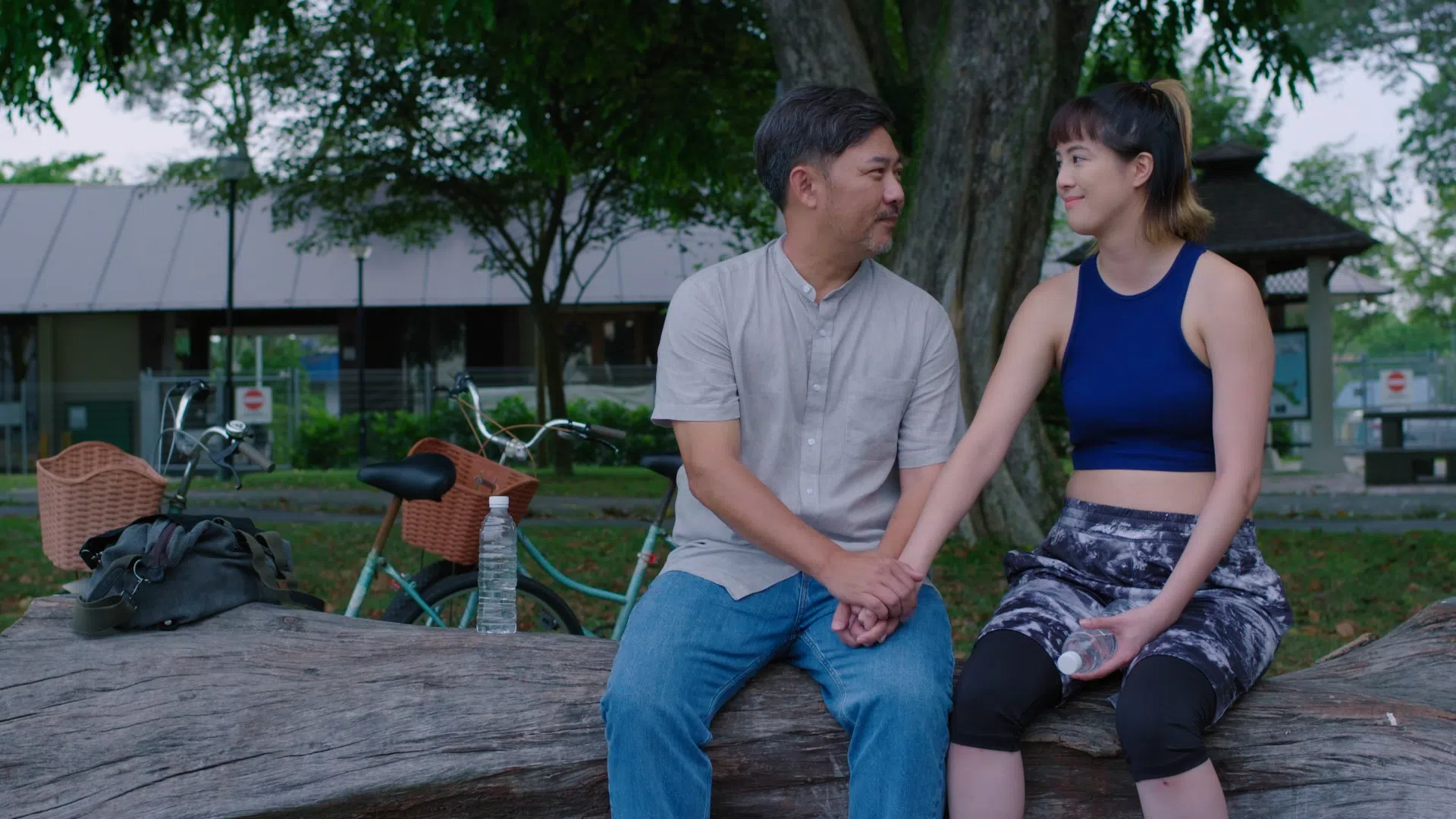 姚彣隆（左）和郑颖演出的16集《巨舞霸》目前在8频道9点档播出。（新传媒提供）