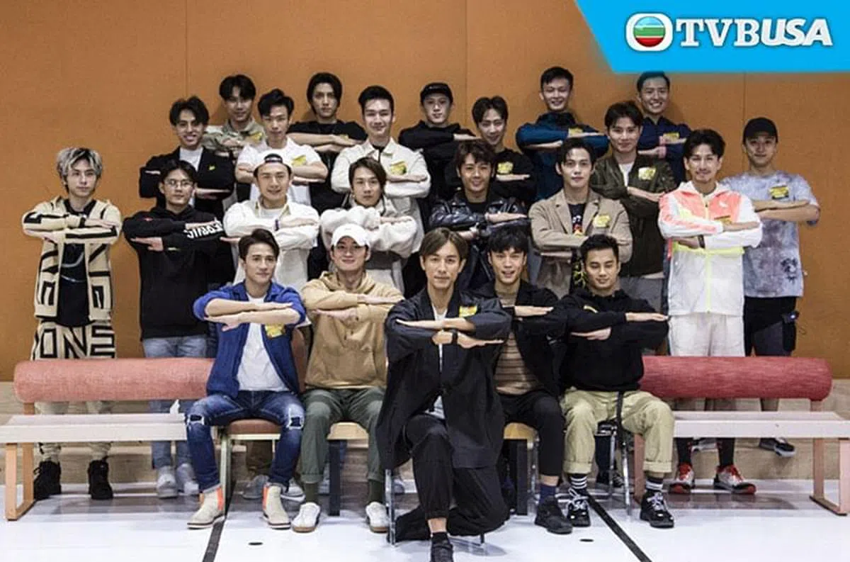 谭俊彦会与一众男艺人呈献“手舞”。（互联网）