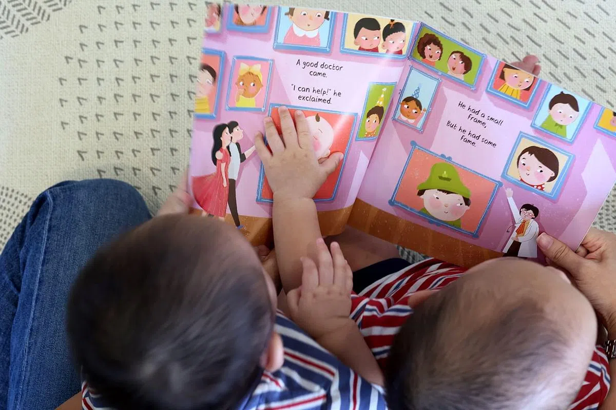 林雪莉希望通过《恩赐》这本书让三个儿子了解自己如何来到世上。（龙国雄摄）