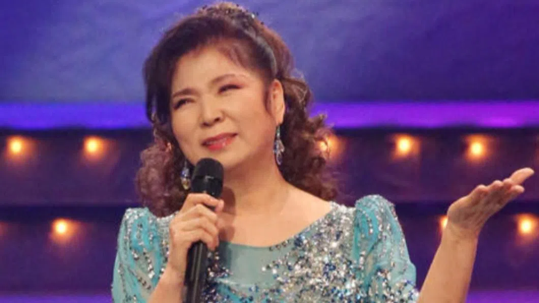 八代亚纪曾与邓丽君。