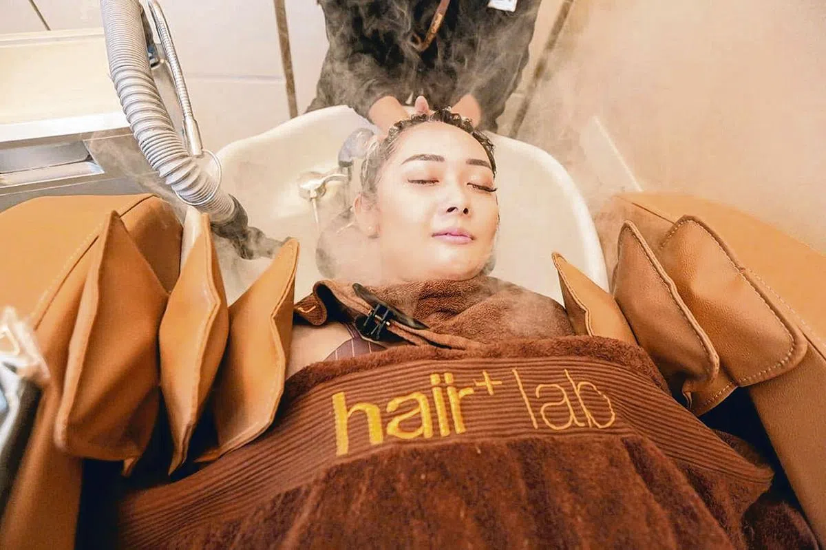 Hair+ lab的洗发椅还有按摩功效，让人放轻松。（受访者提供）