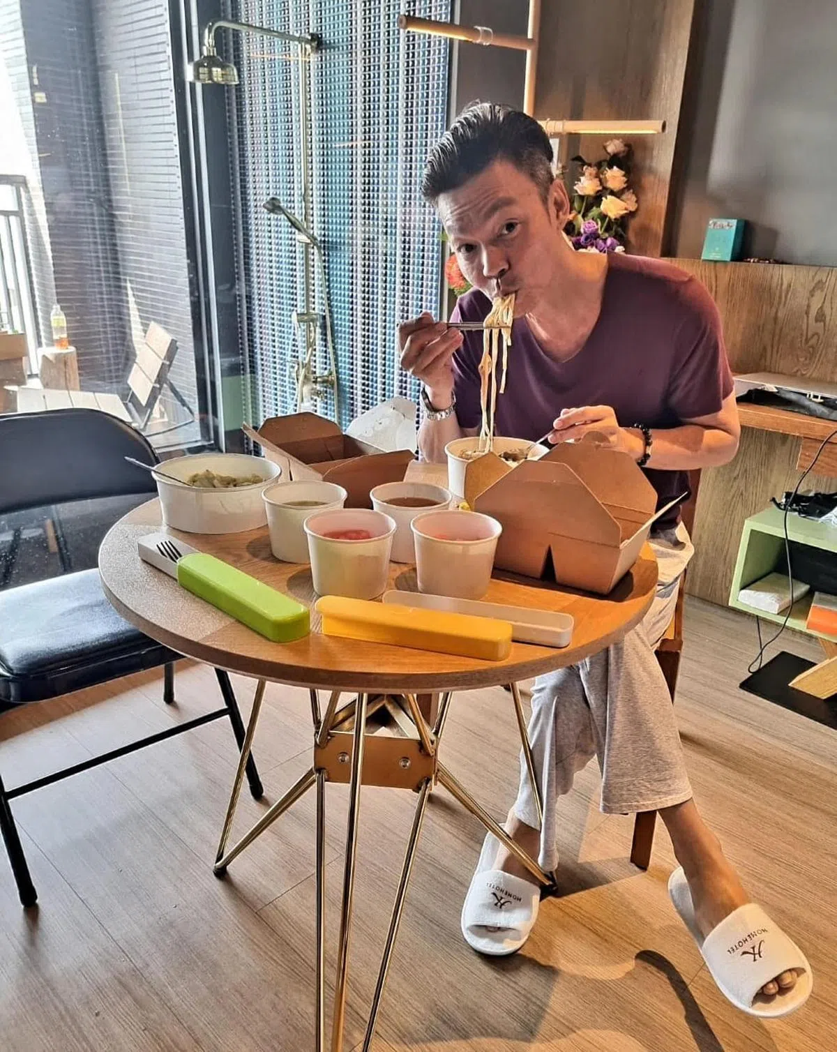 李国煌昨天在台湾隔离酒店吃午餐。（受访者提供）