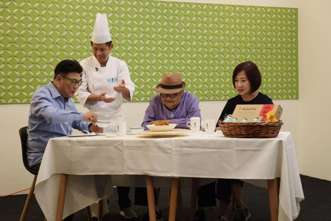 疫情期间，《Lim Teh来讲古》第一集中，梁志强、林益民和林安娜畅谈福建菜的特点。（档案照）