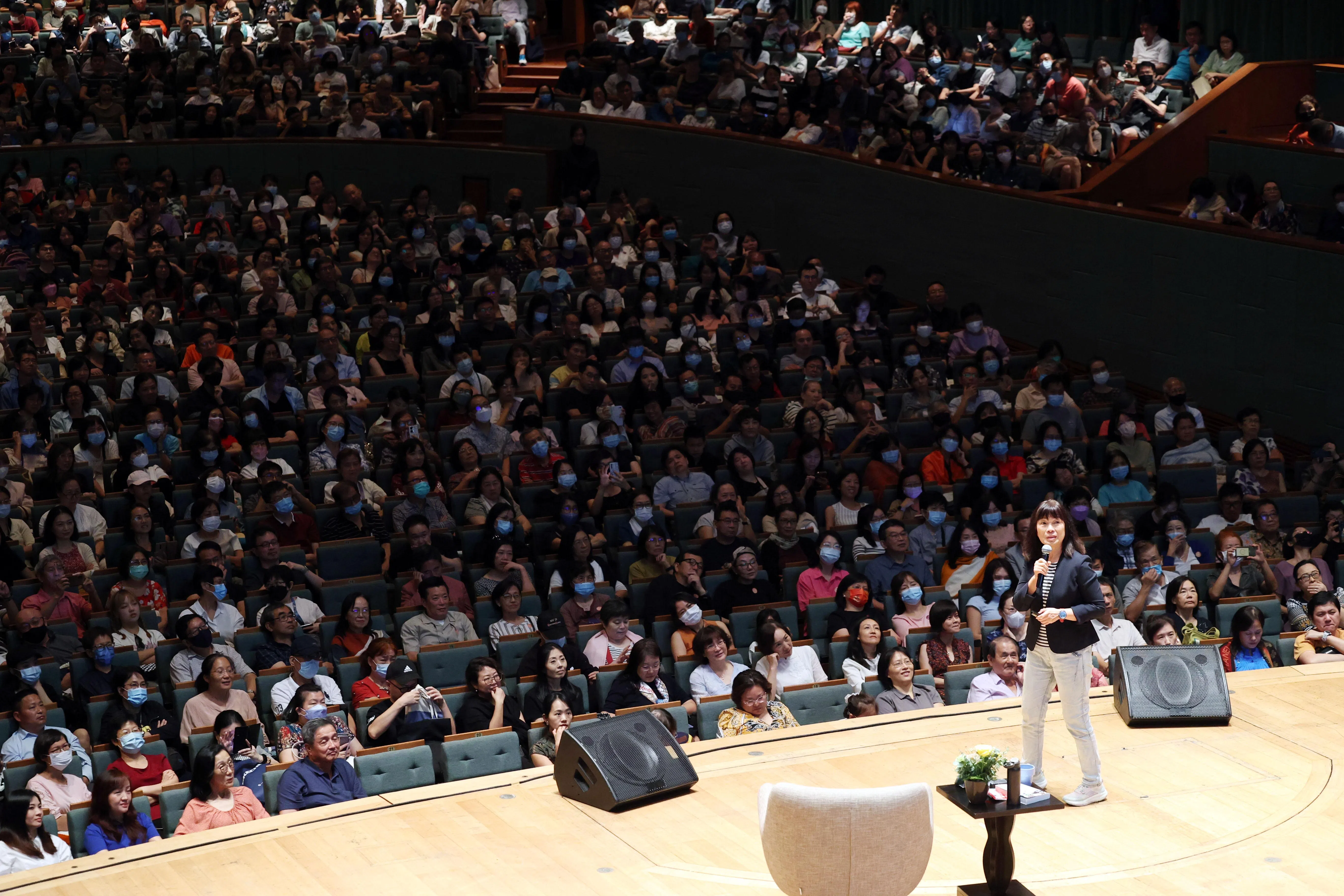 台湾作家龙应台应邀前来，在2023年6月3日举办城市阅读节压轴讲座，吸引超过1400名公众出席。（邝启聪摄）