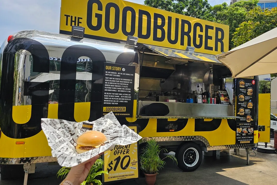 植物肉汉堡，肉质口感媲美真肉。（黄亿敏摄）