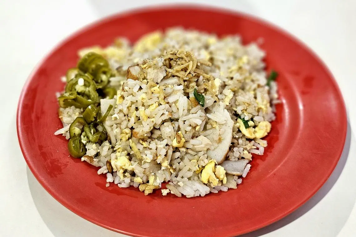 只售$3的炒饭，让人吃出简单朴实的美味。（黄亿敏摄）