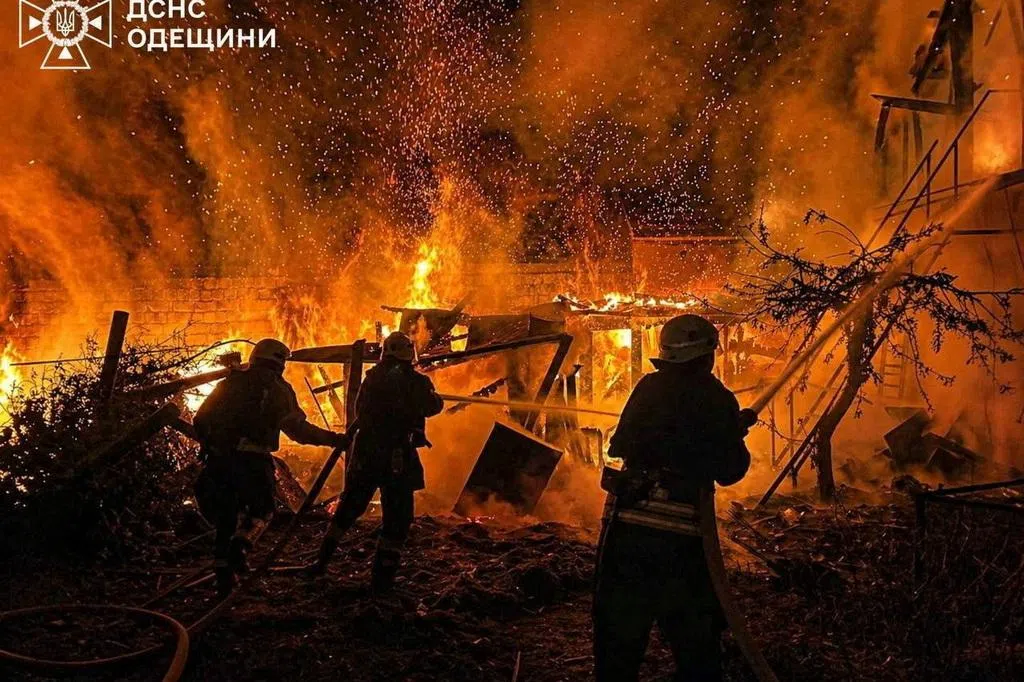 俄军空袭乌克兰南部港口基础设施 