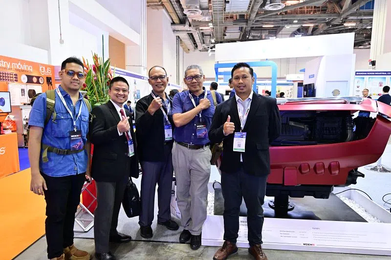 高端化和智能化是船舶工业和航运业未来的发展趋势。潍柴亮相的WH17产品系列，吸引业界专业观展者驻足交流。（图/潍柴集团提供）