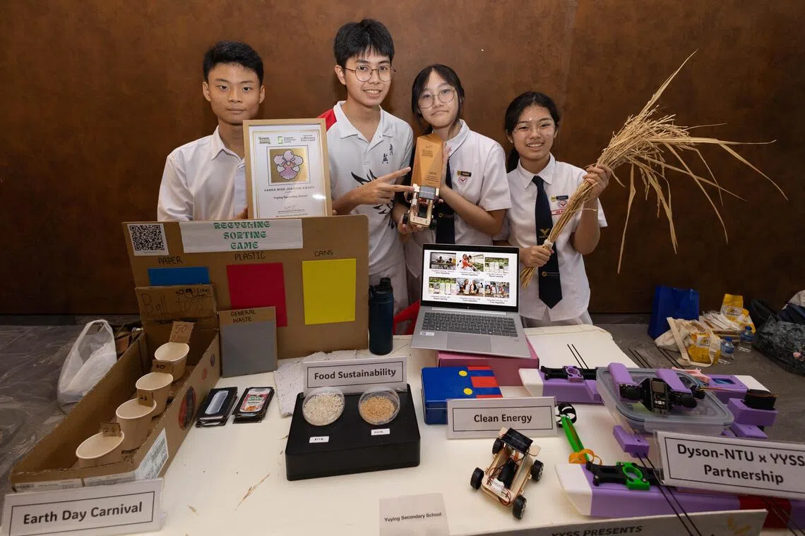 从种植水稻、认识减少食物浪费的重要性，到培养全校范围内的回收利用，育英中学的可持续发展实践获颁校园绿化奖，以及中学组的杰出环境成就奖。（特约骆辉煌摄）