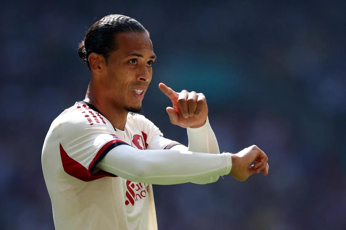 除了上半场送出罚球外，红军中卫范戴克在下半场回追时显出疲态，落后对手多个身位导致丢球。利物浦的“范戴克接班人”计划还须提上日程。（路透社）