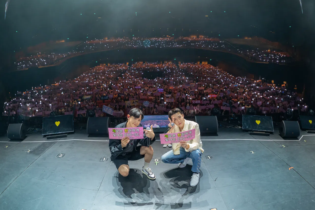 EXO-SC与粉丝们的合照。（iMeSG提供）