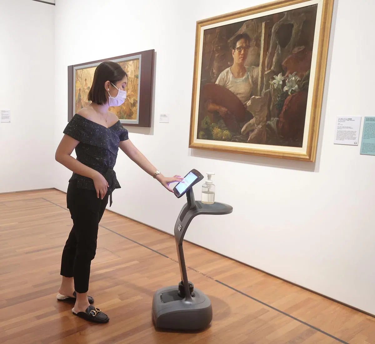 Temi能提供按需导览服务。