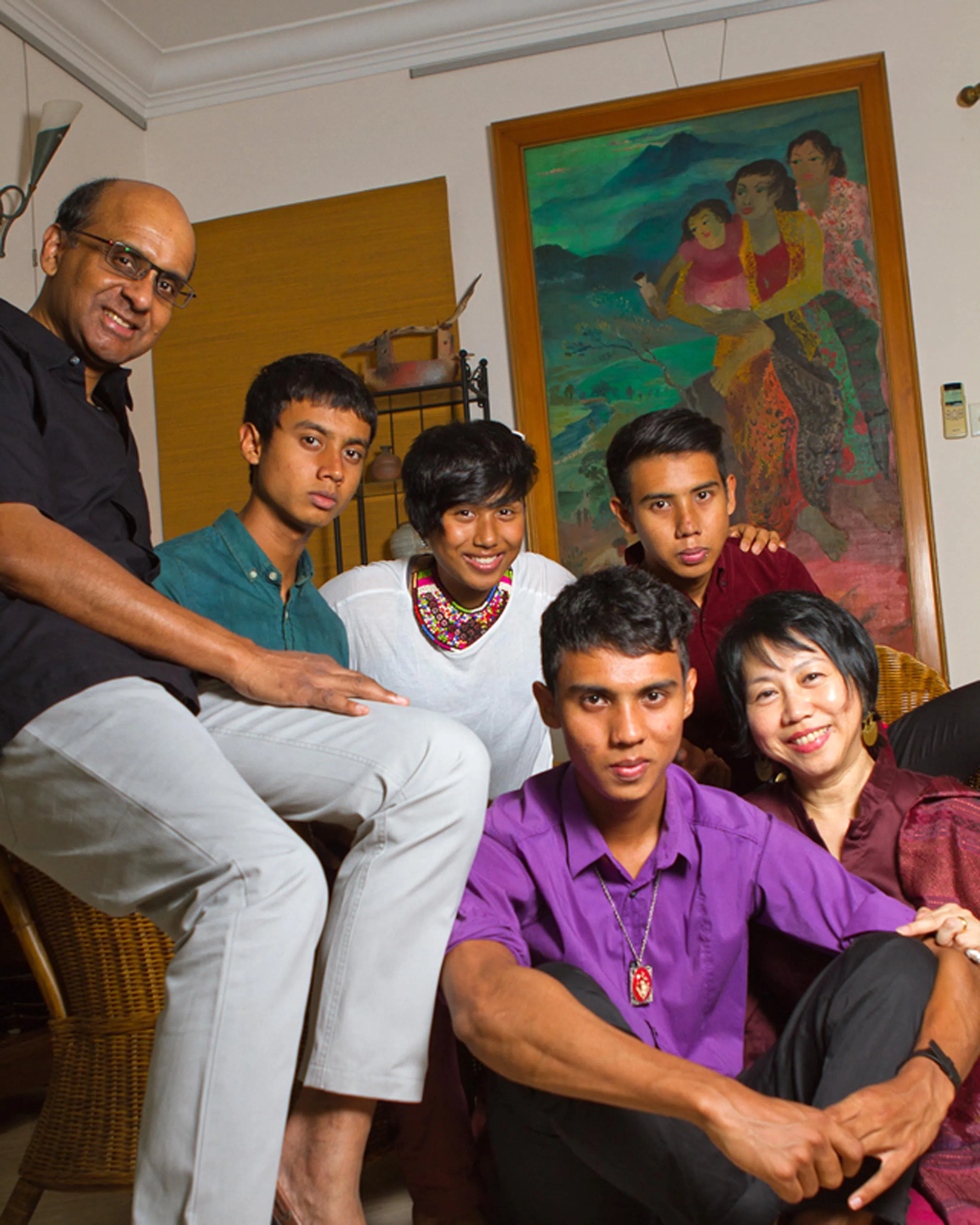 尚达曼（左一）与太太珍一藤木（右一）共育有三男一女。这是通讯及新闻部2016年提供的全家福照片。（档案照片）