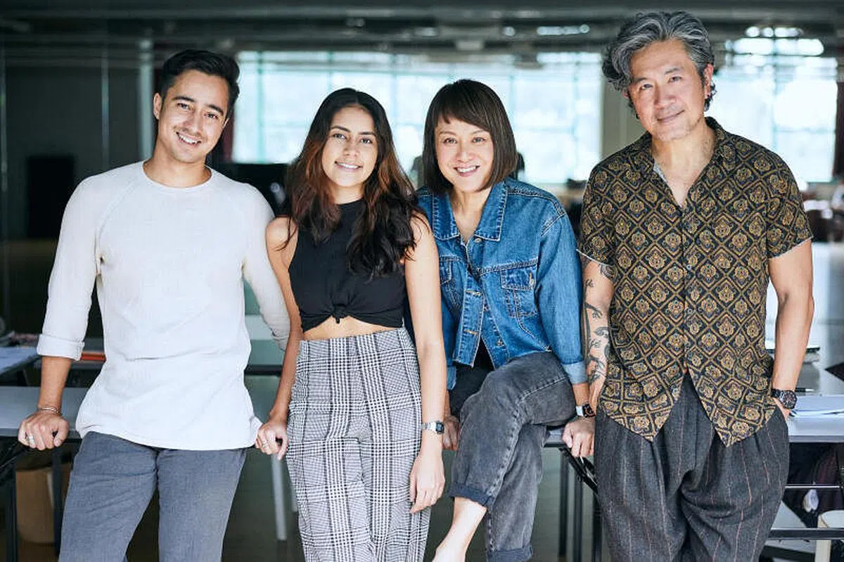 Jamil Schulze（左起）、Mehr Dudeja、许优美、彭耀顺共同出演《母亲》一剧。（Crispian Chan摄）