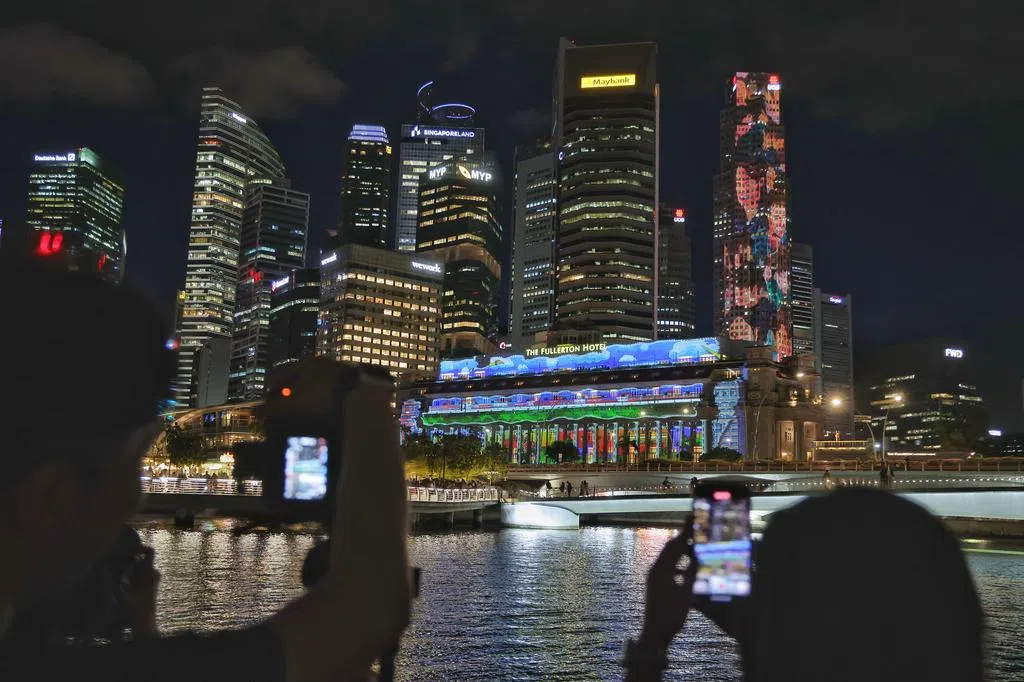 跨年夜料人潮汹涌 部分路段区域关闭或实施人流管控