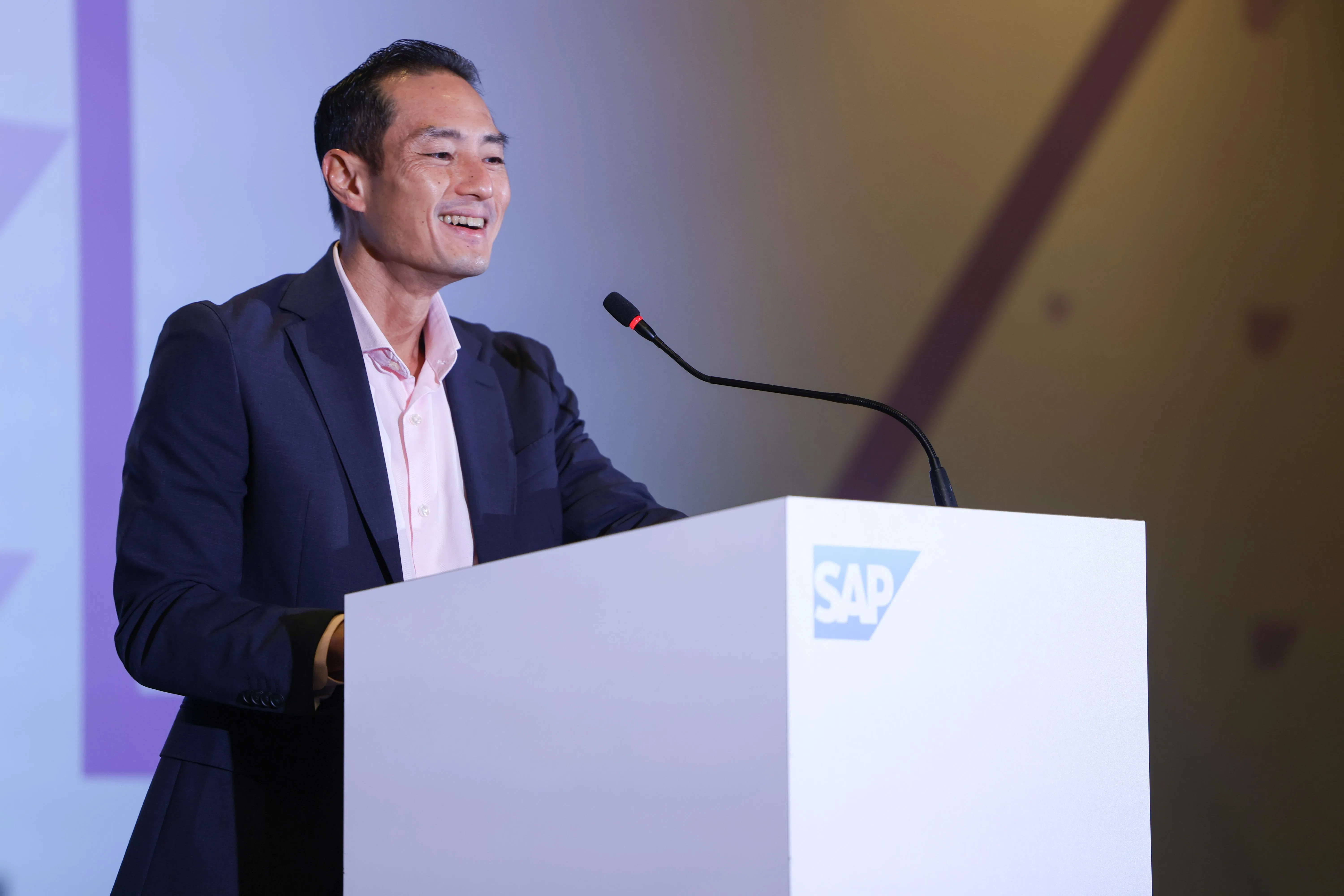 数码发展及新闻部兼保健卫生部高级政务部长陈杰豪，星期五（3月13日）出席思爱普d-com新加坡开发者大会。（关俊威摄）