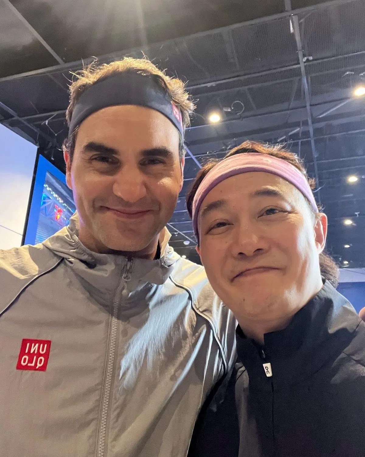 陈奕迅（右）在比赛之后与费德雷尔合影。（取自陈奕迅IG）