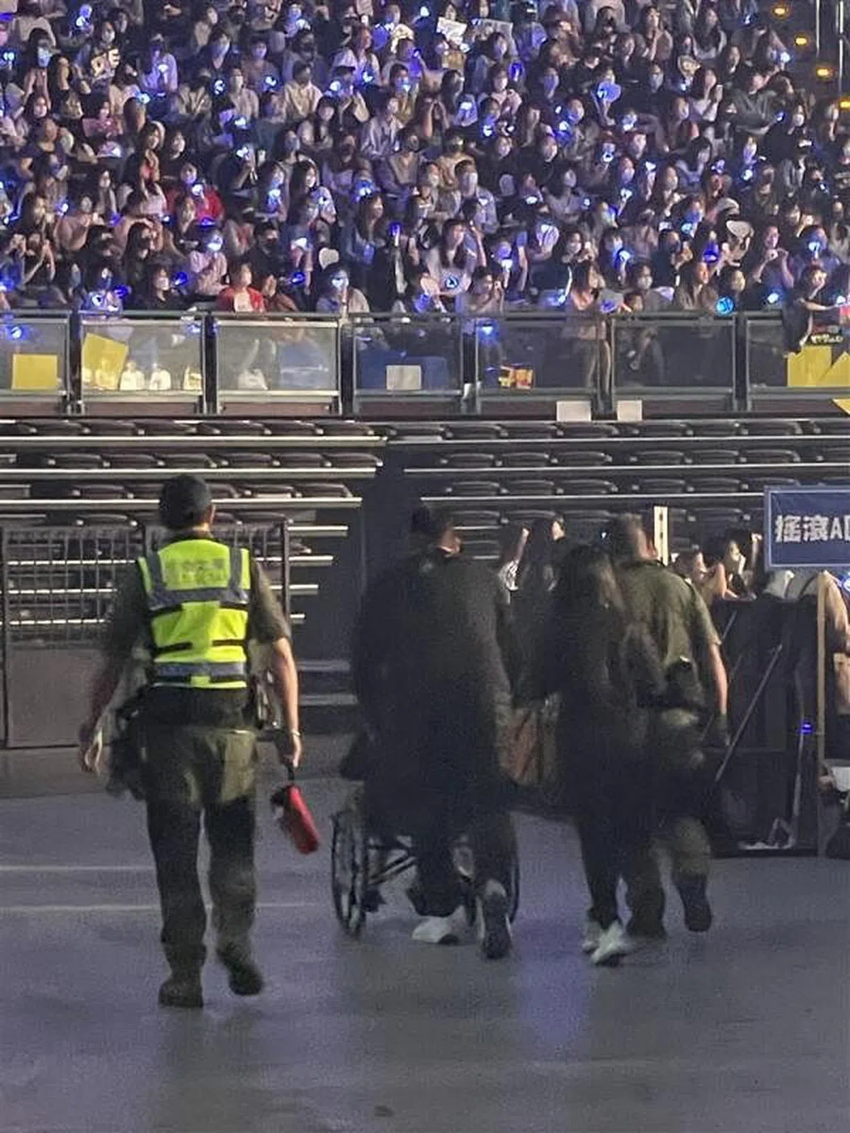 Super Junior演唱会有人晕倒。（取自网络） 