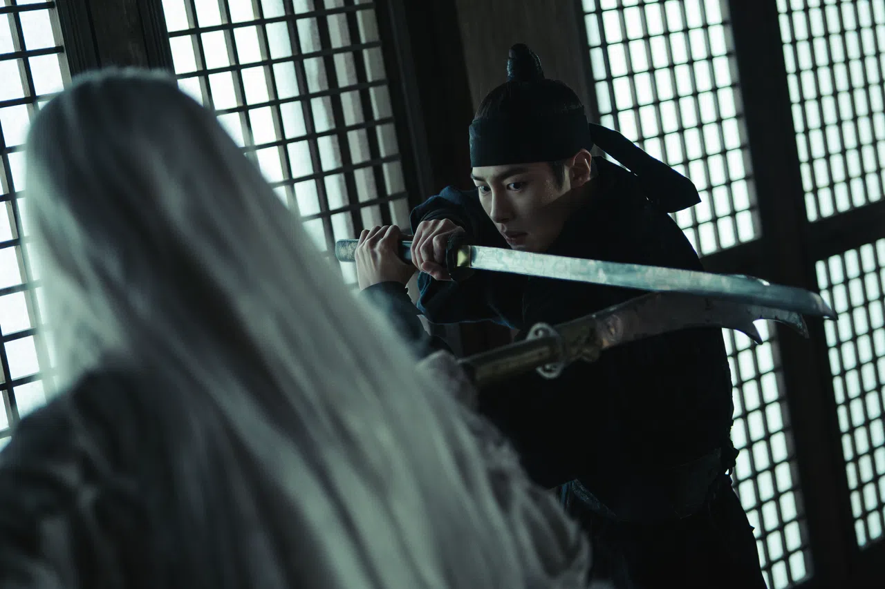 李宰旭在剧中有不少精彩的动作戏。（Netflix提供）