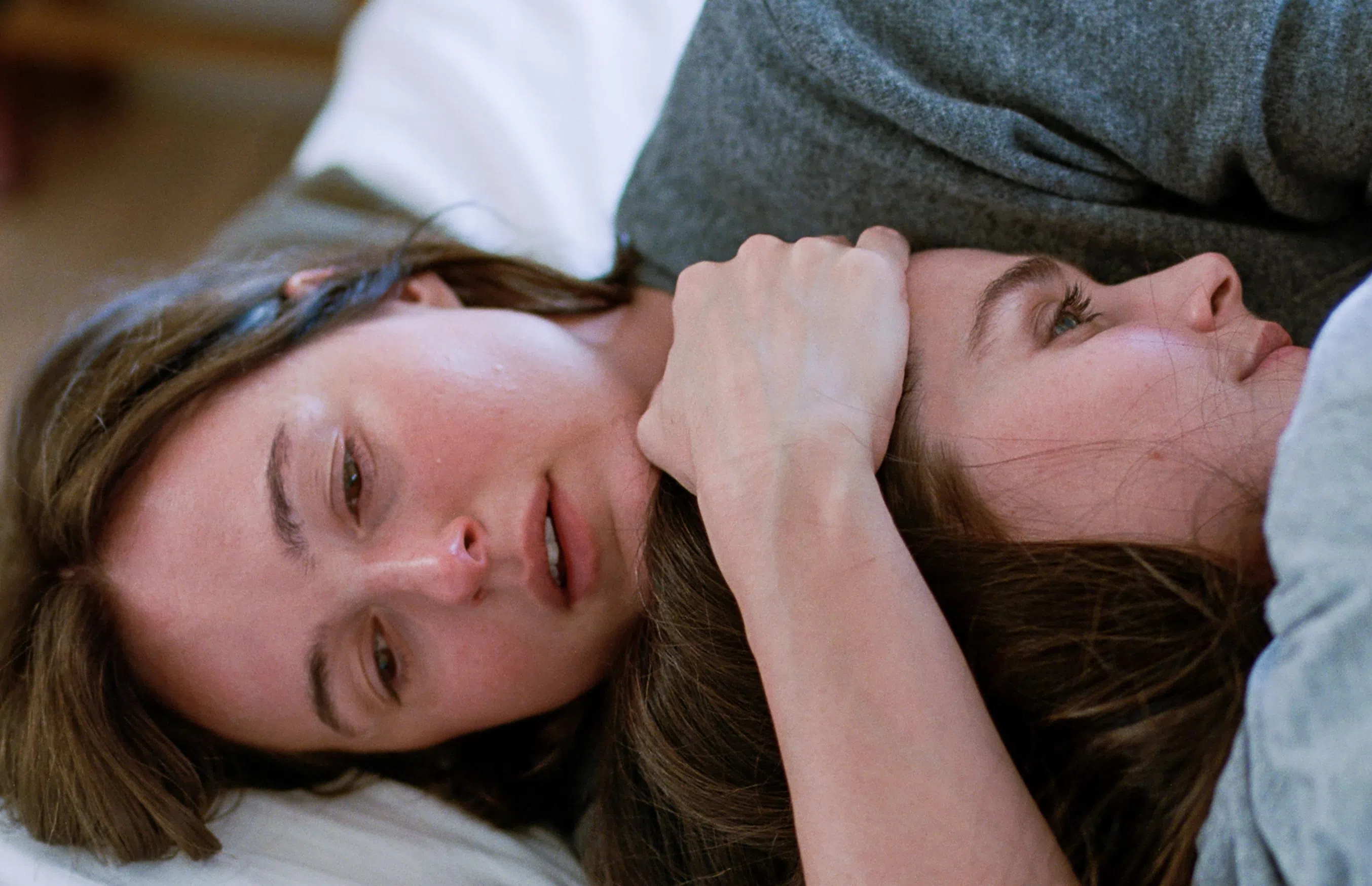 《情感的价值》里饰演姐妹的Renate Reinsve（左）和Inga Ibsdotter Lilleaas分别入围影后和最佳女配角奖。（Anticipate Pictures提供）