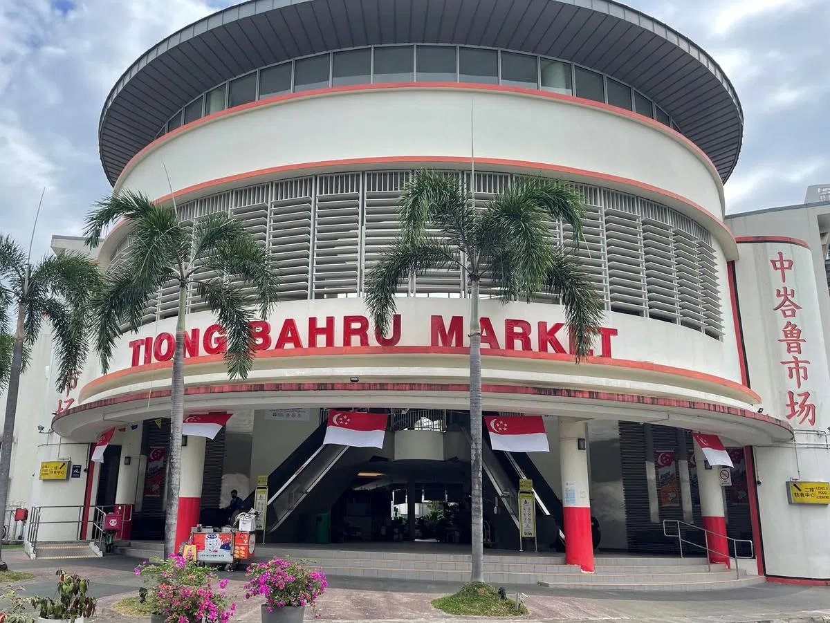 中峇鲁熟食中心（Tiong Bahru Market）则有3家小贩入榜。