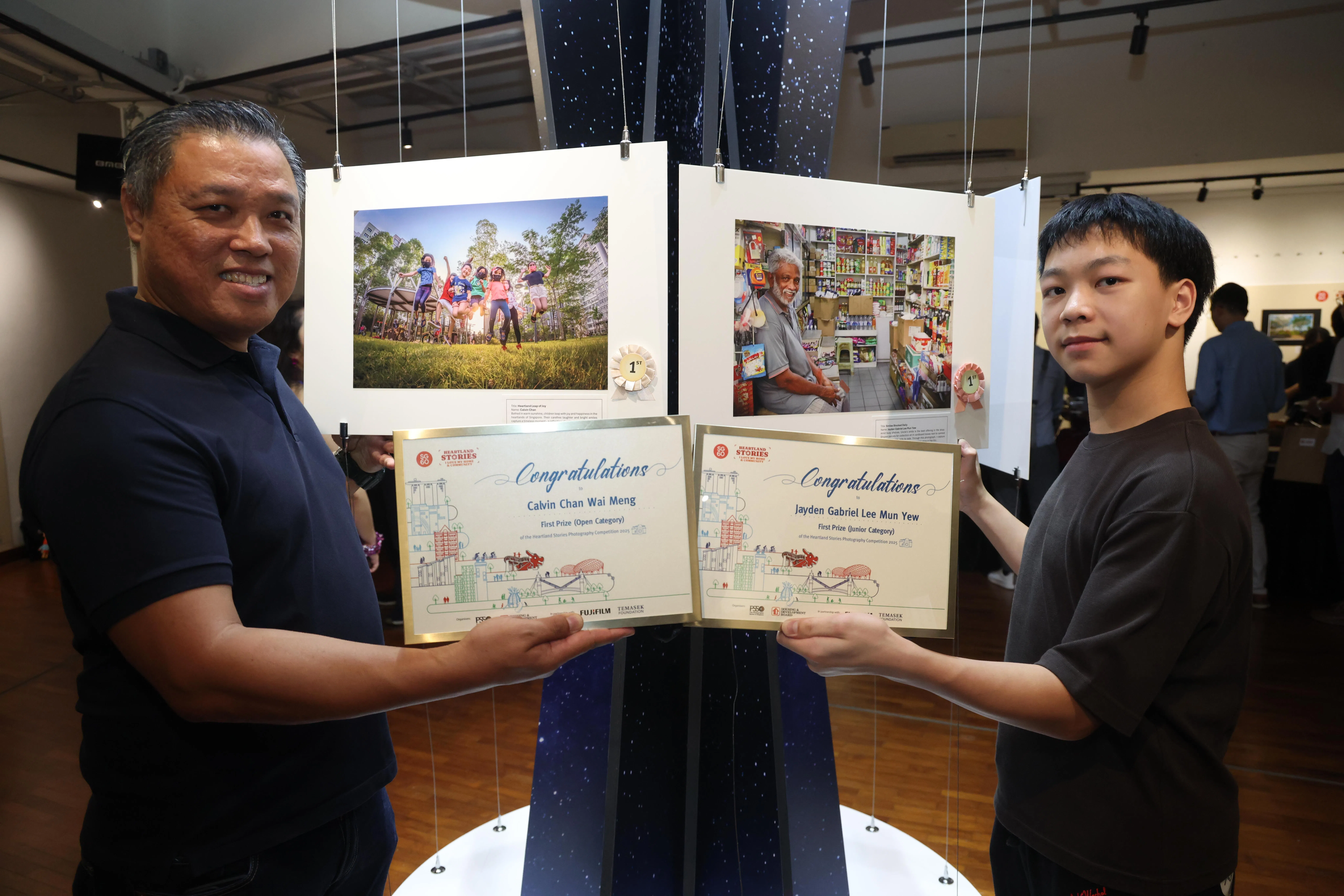 陈卫明（左）及李孟豫分别斩获公开组和青少年组冠军。（郑一鸣摄）