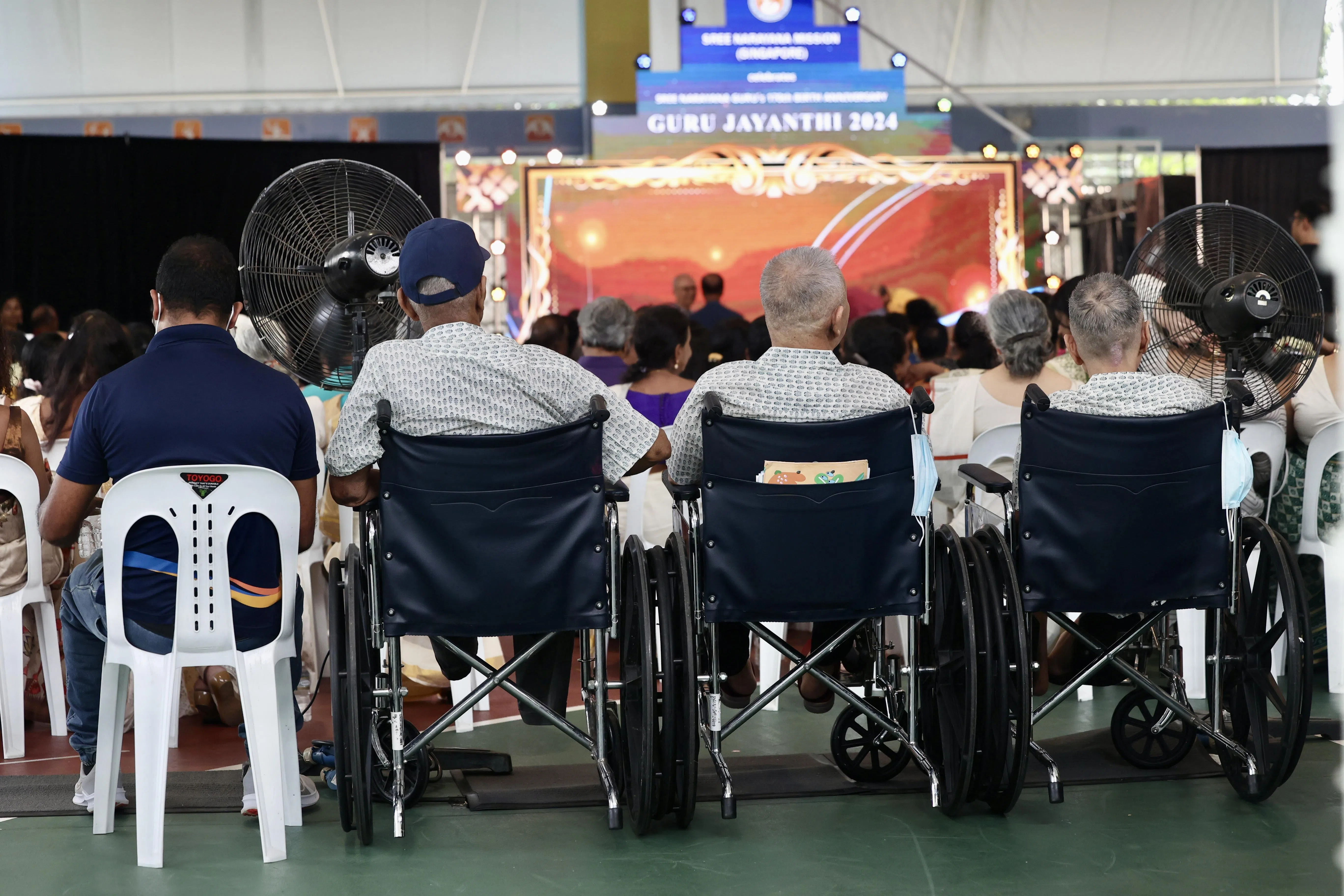 瑞那拉耶拿教会星期天在军港中学，举行纪念印度圣人、哲学家、精神领袖瑞那拉耶拿古鲁170岁冥诞社区活动。（陈斌勤摄）