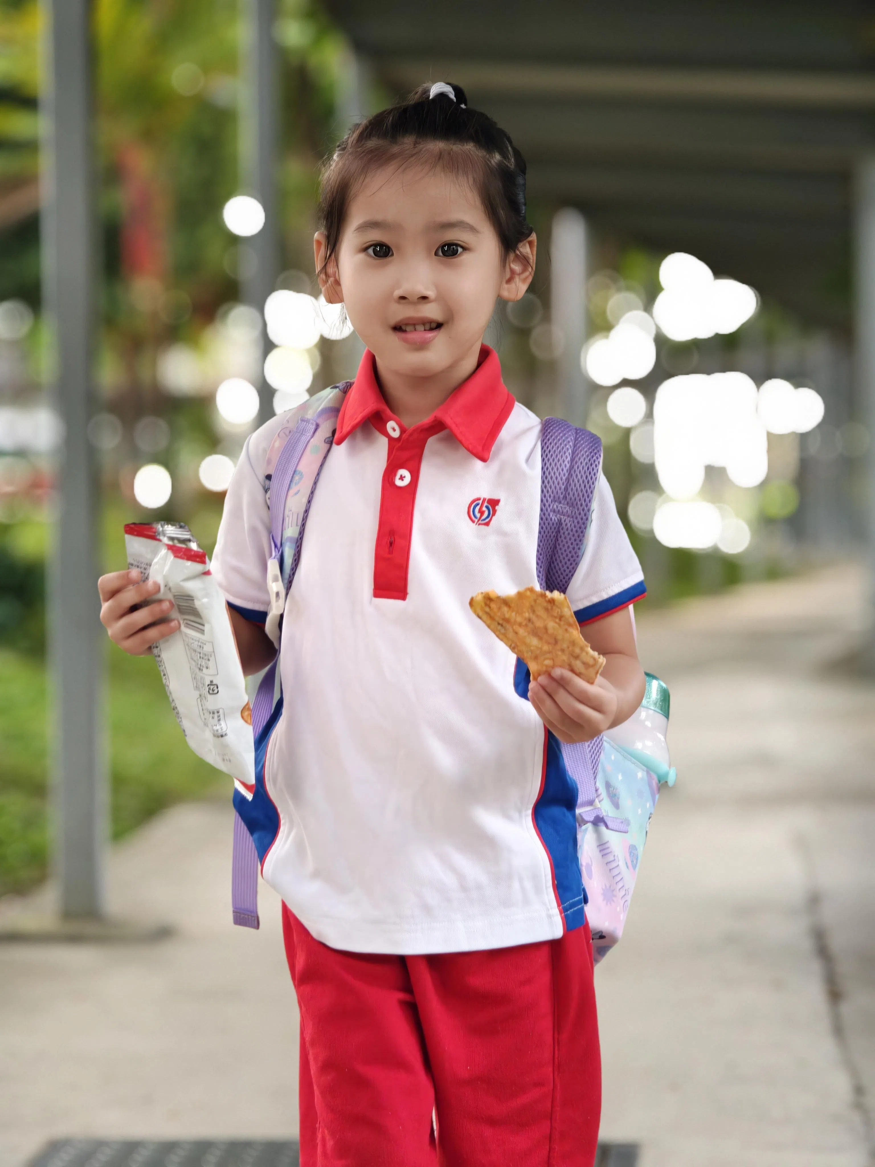 人像模式效果出色，背景虚化自然，人物肤色准确。（黄少伟摄）