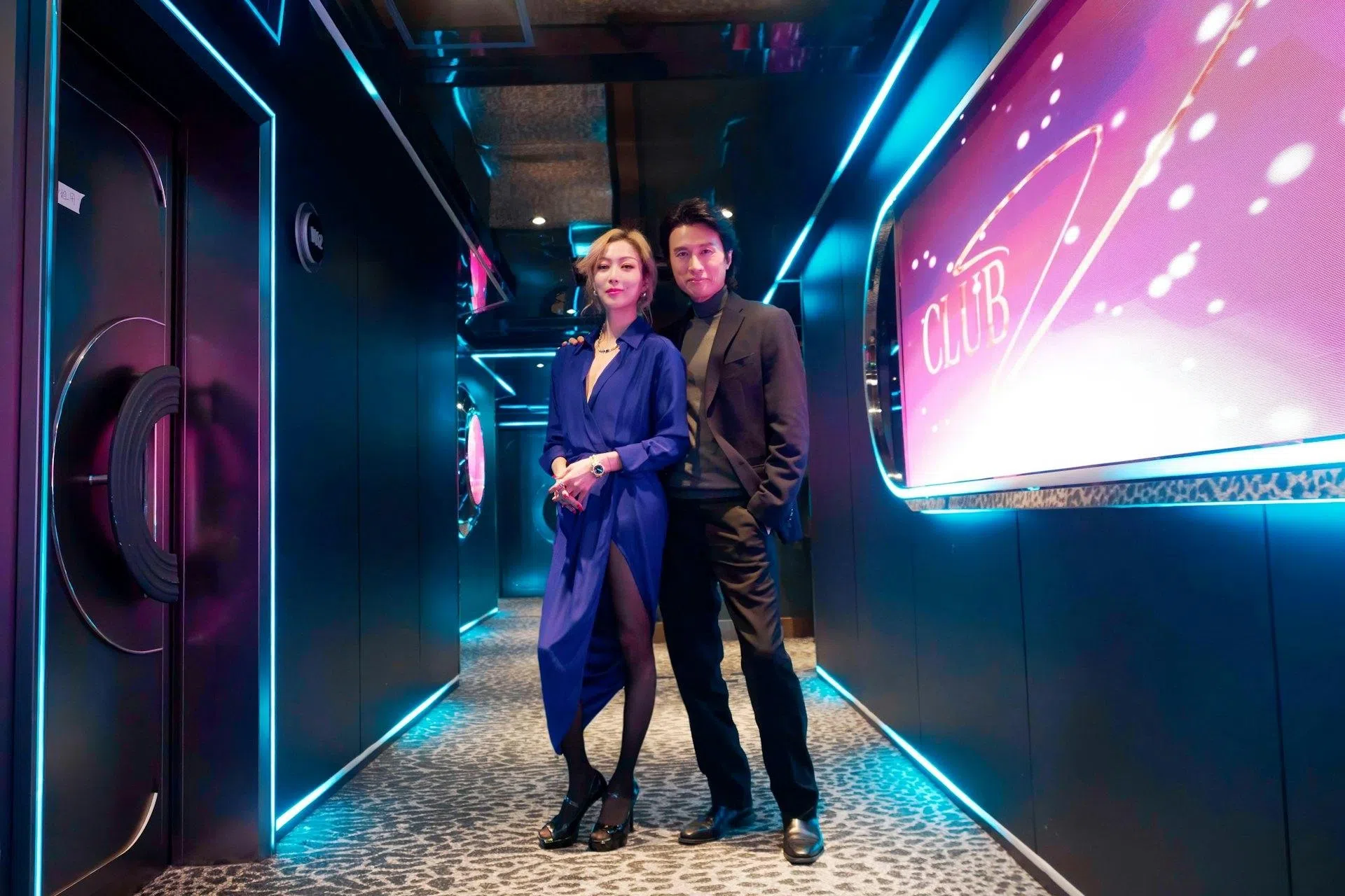 黄子华（右）和郑秀文时隔12年在《夜王》里银幕再碰头。（互联网）