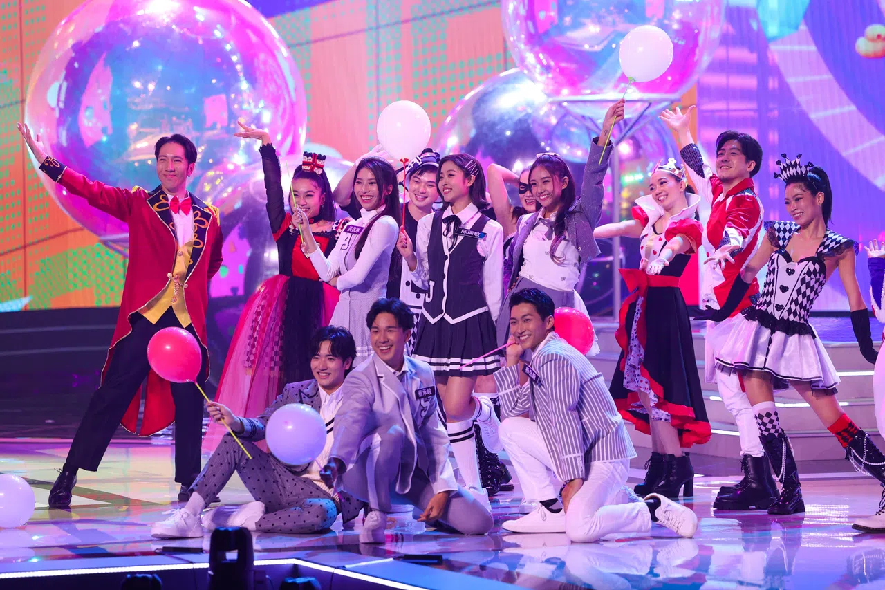 12名新秀中的其中六名带来“青春嘉年华”舞蹈表演。（林明顺摄）