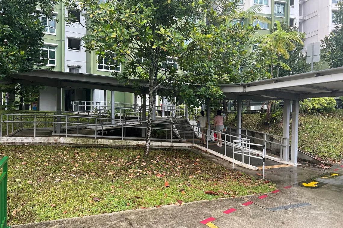 准则规定，户外有盖走道须包括楼梯和无障碍斜坡。（建设局提供）