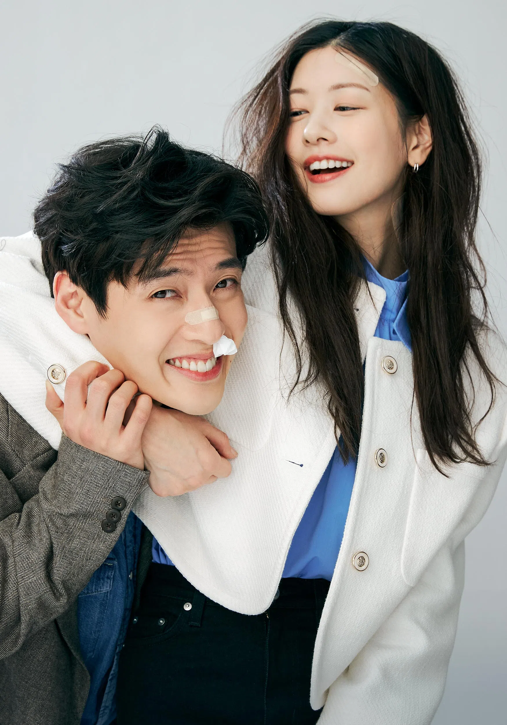 姜河那（左）与庭沼珉在《30天》有颠覆形象的演出。（Viu提供）