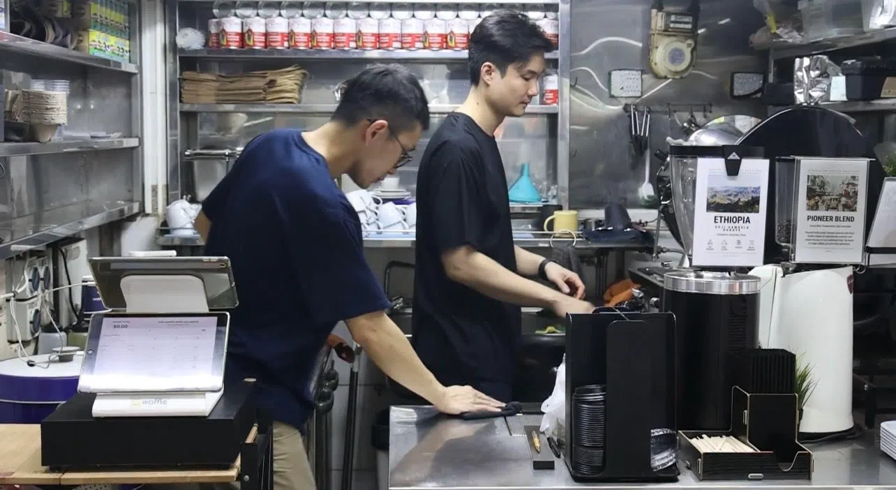 “一代咖啡”每天早上7点开始营业。（严宣融摄）