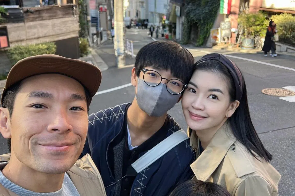 杨志龙（左一）和妻子育有两个儿子。（取自杨志龙IG）