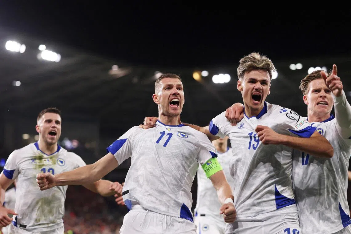 波黑老将哲科（11号）为球队攻入关键扳平球，将比赛拖入点球战后获胜。（路透社）