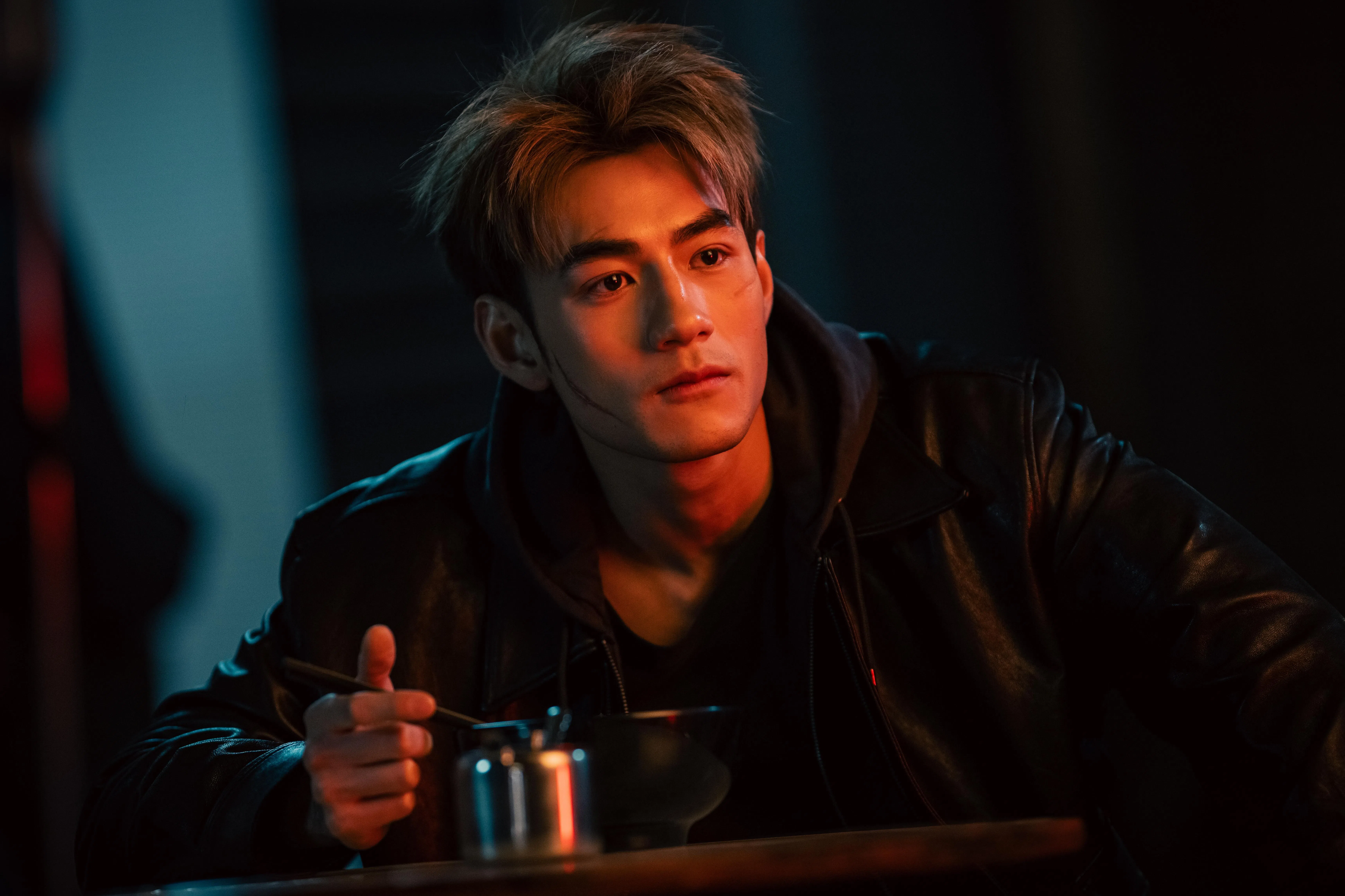 魏浚笙首次担任电影主角，饰演冷酷寡言的杀手。（嘉华院线提供）