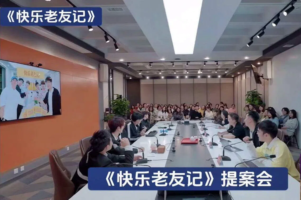 六人向电视台高层提案是为了制造戏剧效果，也是反映现实。（互联网）