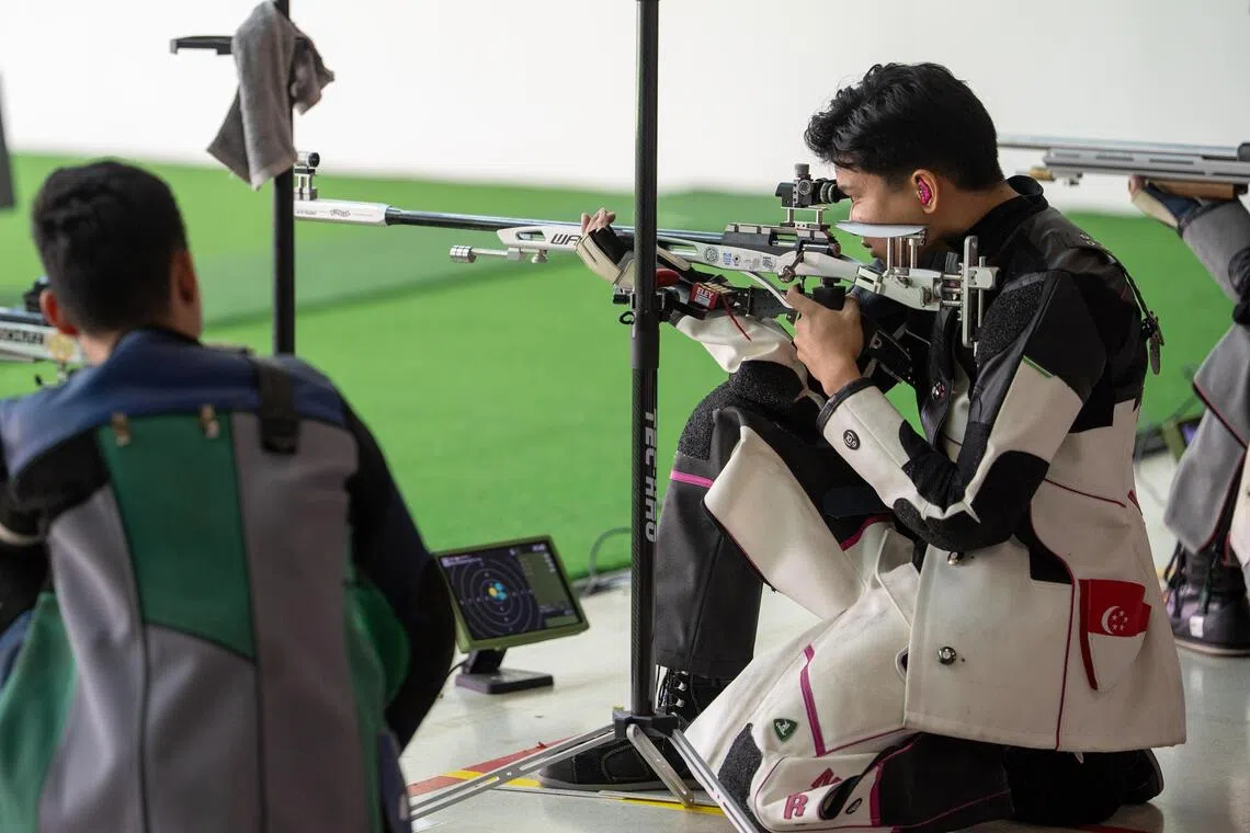 第二次参加东运会的维洛索（右）期待能再接再厉，早日夺金。（新加坡奥理会提供）