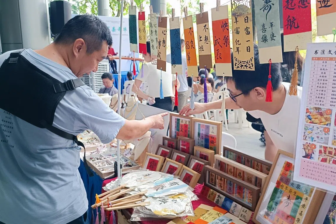 文创市集吸引人潮。（江苏旅游（新马）推广中心提供）