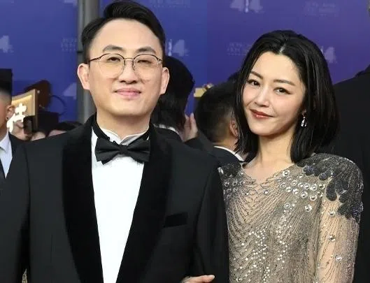 卫诗雅（右）和医生老公周祉安结婚一年多；老公是影后背后的坚固堡垒。（互联网）
