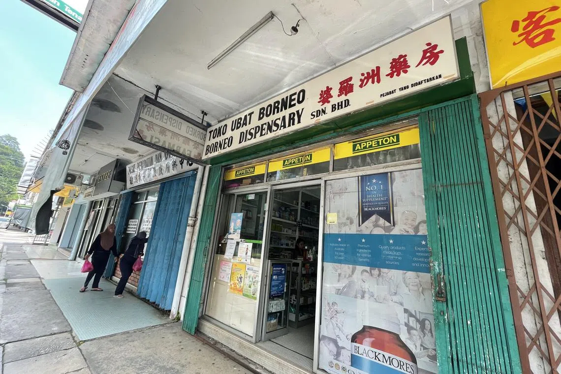 山打根八号娼馆，如今已成为婆罗洲药房。（李选楼摄）