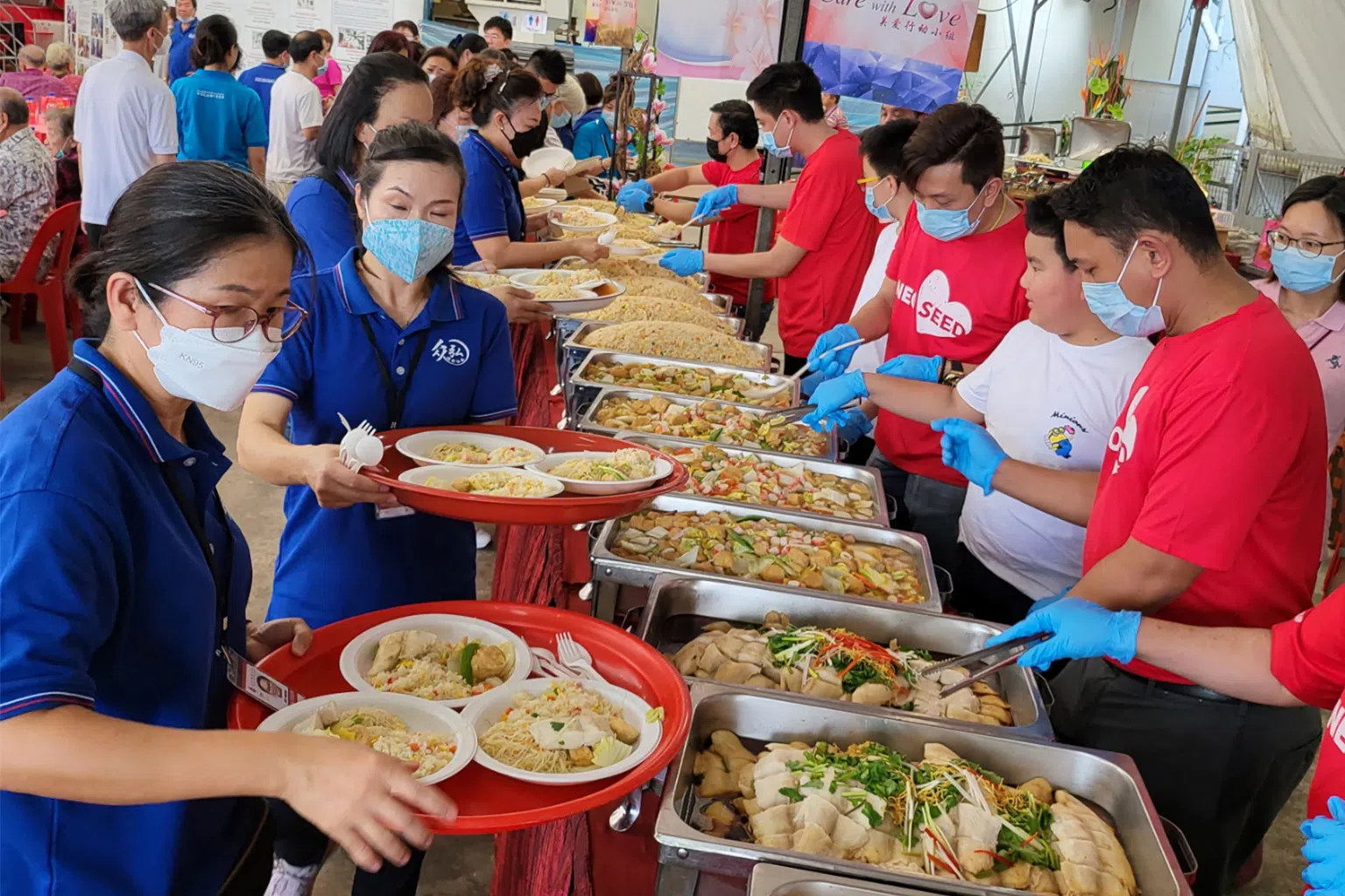 梁苑集团为贫困的独居年长人士提供慈善午餐。（图/受访者提供）