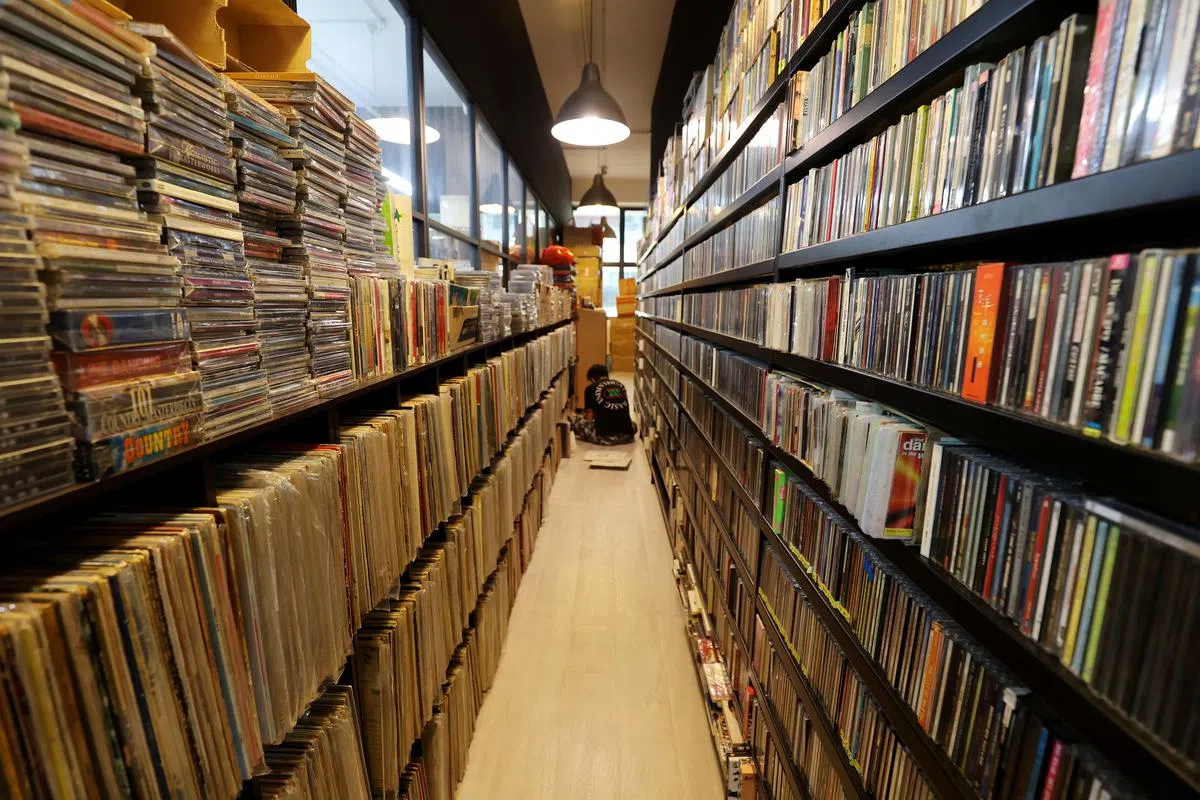 实体唱片带来可听可感可玩赏的美好体验。（龙国雄摄）