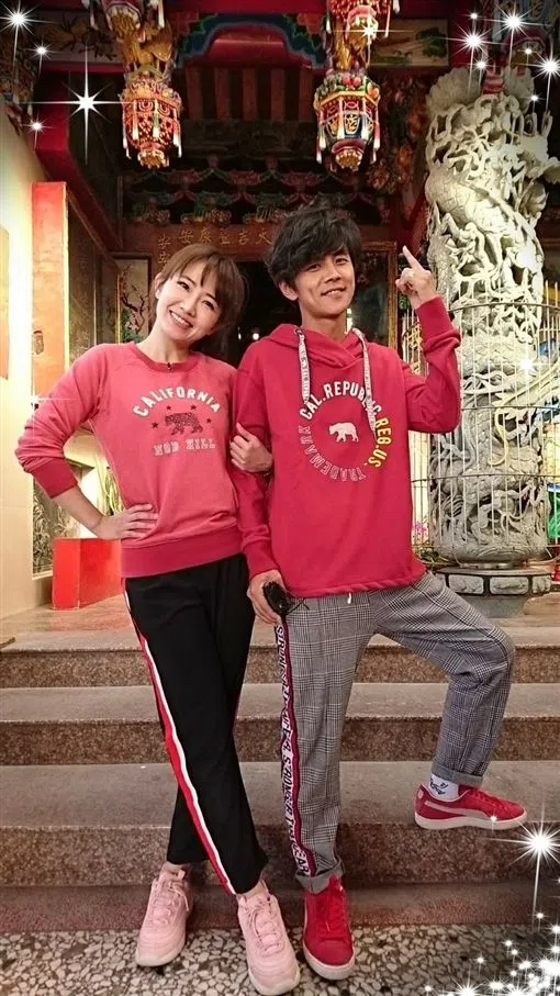 谢忻（左）与阿翔曾搭档主持综艺。（互联网）