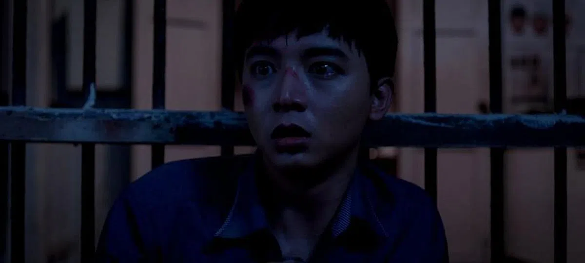 《古董惊魂》是冯伟衷遗作，他的角色在牢房中撞鬼。