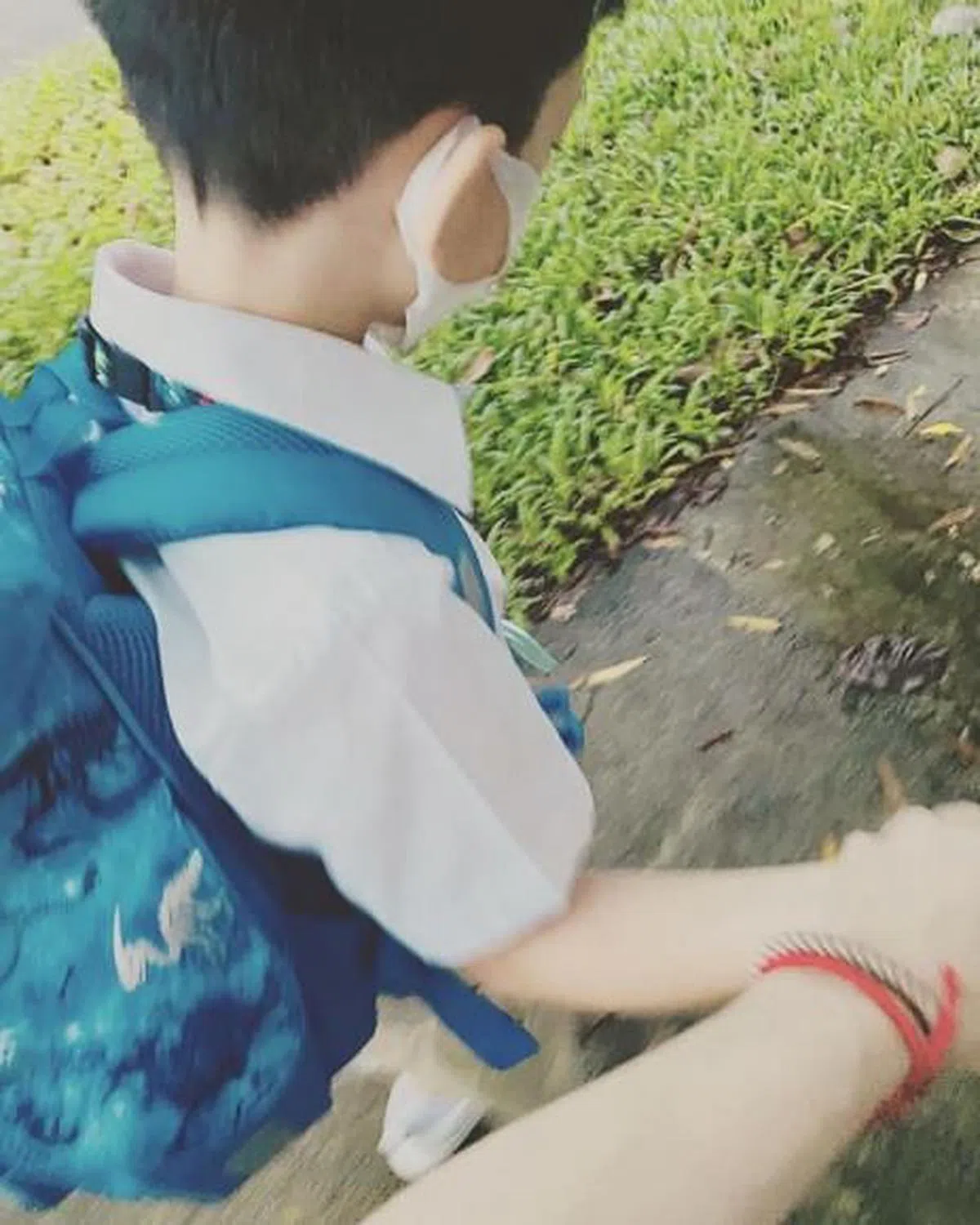 徐若瑄感动纪念儿子第一天上学的过程。（IG）