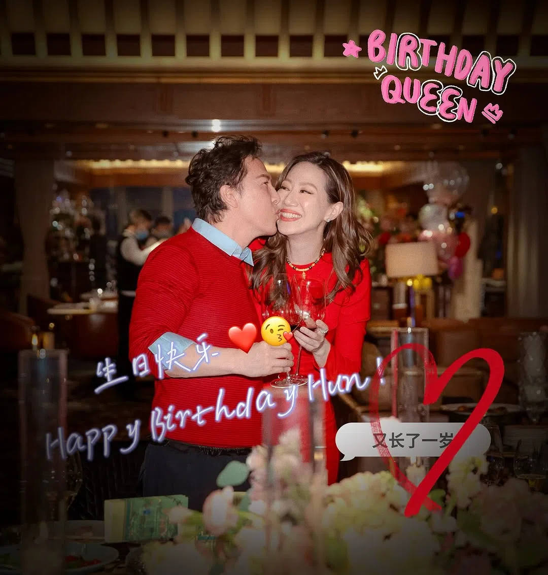 甄子丹（左）大方公开和老婆汪诗诗的拥吻合照。（取自甄子丹IG）